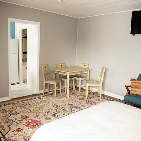 Charming French Studio Apartment Laramie Extérieur photo