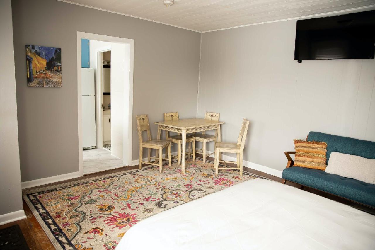 Charming French Studio Apartment Laramie Extérieur photo